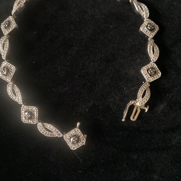 EUC Beautiful 8” 925 Silver Bracelet with black and White Diamonds - Picture 6 of 9